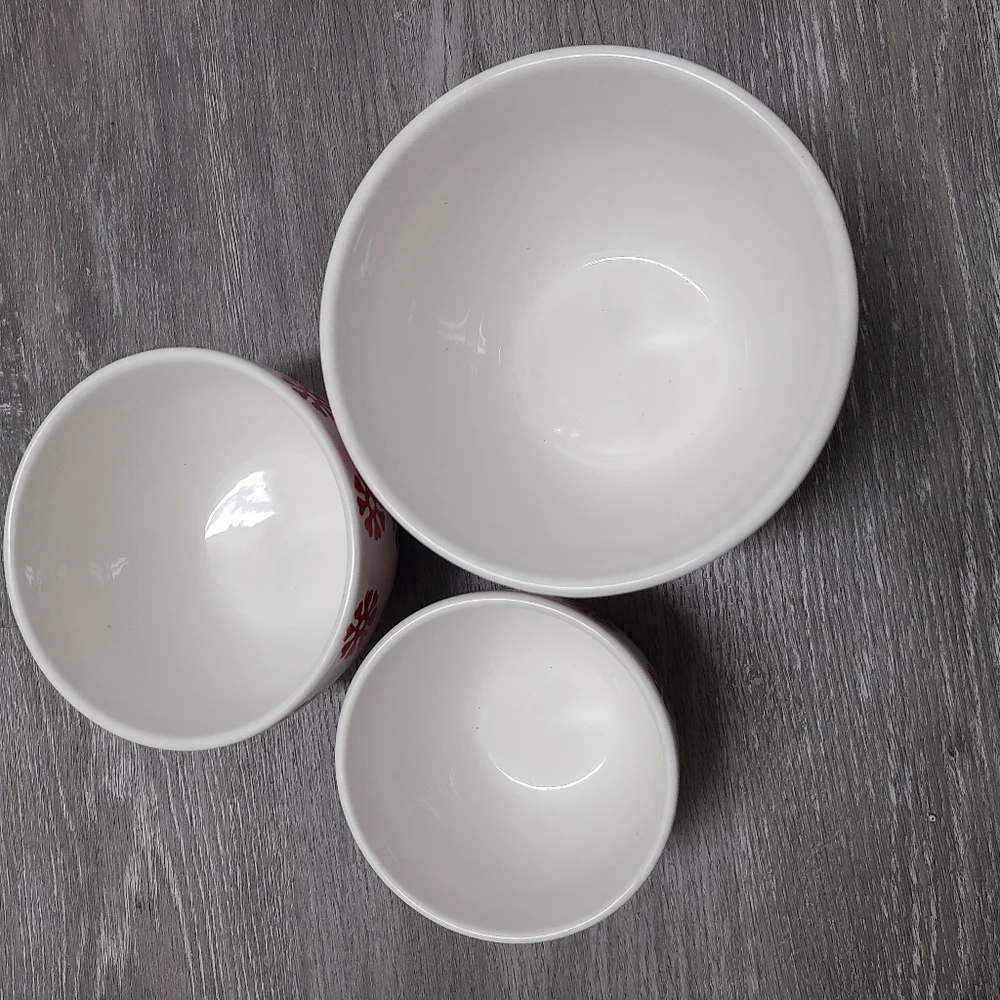 Crate & Barrel Three Snowflakes Nesting Bowls